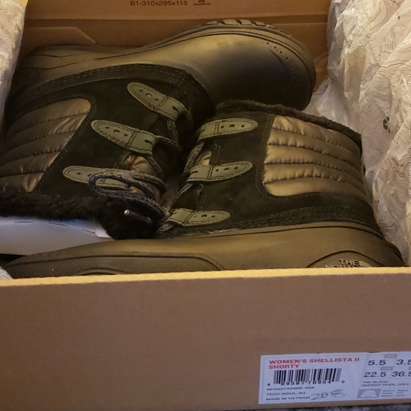 The North Face Shellista ll Black Snow Boots - Picture 4 of 5